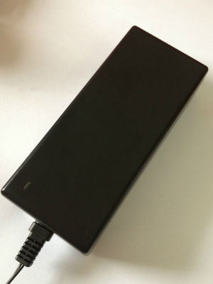 De Machtsadapter van de hoogspanningsdesktop met IEC8/de Schakelaar, 50Hz/60Hz van IEC14 AC