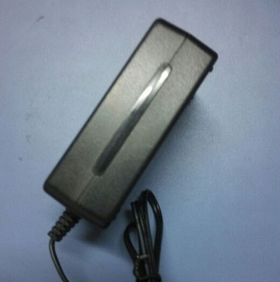 De Machtsadapter van de omschakelingsdesktop 9V 2.5A in het Materiaal dat van Bankgegevens wordt gebruikt