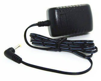 De zwarte Slimme de Contactdoosmuur van de V.S. zet Machtsadapter voor MP3/LCD Monitor op